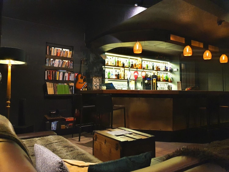 bar